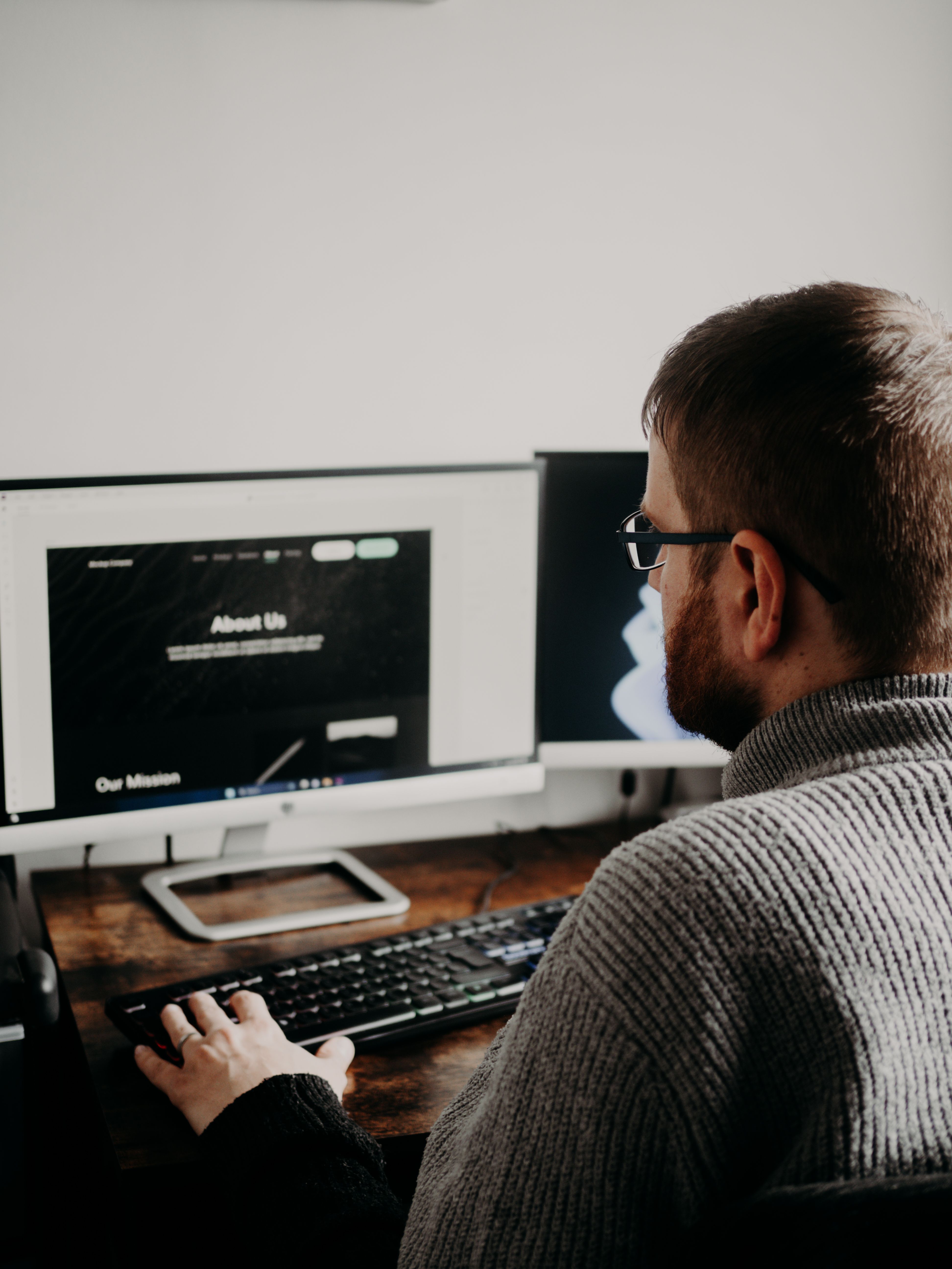 an online business to start in ghana is web design
